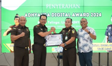 Kepala Kejaksaan Tinggi Riau menerima Penghargaan Adhyaksa Digital Award 2024