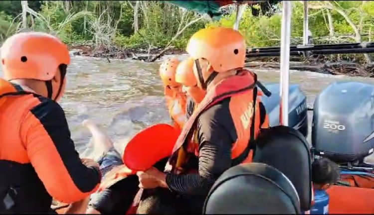 Tim Basarnas Pekanbaru Berhasil Evakuasi Tiga ABK Kapal Terbalik di Pulau Rupat dengan Selamat