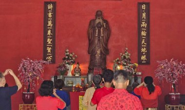 Imlek 2575 Kongzili, Umat Khonghucu Jalani Sembahyang Persaudaraan di Klenteng Kong Miao TMII