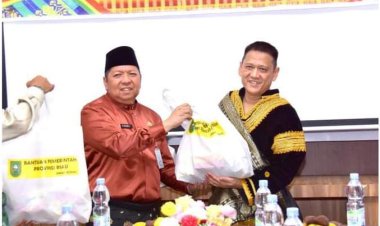 Pj Bupati Kampar Terima Bantuan dari Pegawai Pemprov Riau untuk Masyarakat Terdampak Banjir