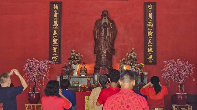 Imlek 2575 Kongzili, Umat Khonghucu Jalani Sembahyang Persaudaraan di Klenteng Kong Miao TMII