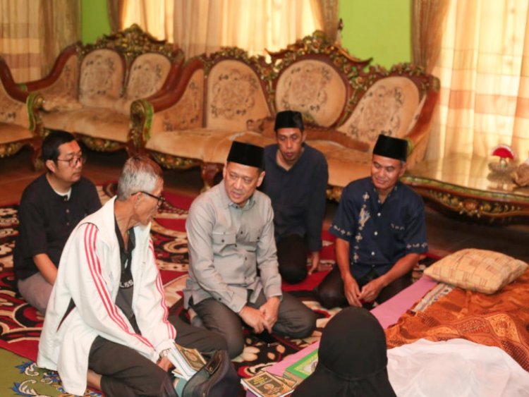 Nasir Domo Mantan Anggota DPRD Kampar Wafat, Pj Bupati Kampar Melayat ke Rumah Duka