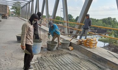 Ikatan Angin Jembatan Ditabrak Truk, Pemprov Riau Perbaiki Jembatan Sungai Masjid Dumai