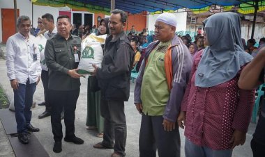 Pemprov Riau Salurkan 10 Ton Beras Untuk Warga Terdampak Banjir di Pekanbaru