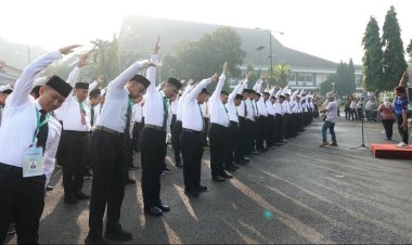 Calon PPIH Arab Saudi Ikuti Senam Haji Indonesia di Asrama Haji Pondok Gede