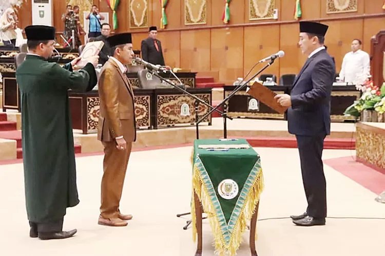 Darnil Gantikan Kasir, Wakil Ketua DPRD Provinsi Riau Hardianto Lantik PAW Anggota DPRD Provinsi Riau dari Partai Hanura