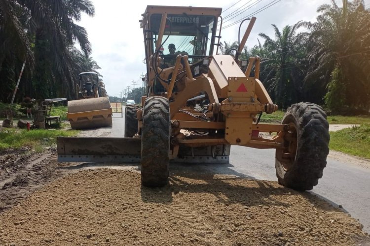 Perbaikan Jalan Rusak Cerenti – Air Molek Dikebut Sebelum Lebaran Idulfitri 2024