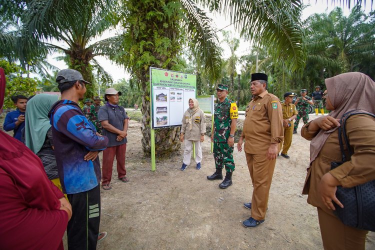 Bupati Siak Alfedri Dampingi Asisten Teritorial Kepala Staf AD Cek Kesiapan TMMD