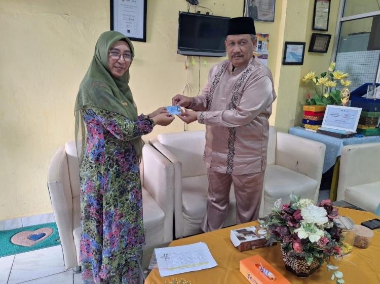 Jemput Bola Datangi Sekolah, Disdukcapil Pekanbaru Percepat Perekaman KTP El Pemula