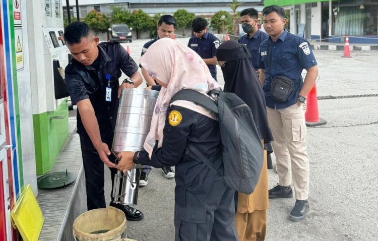 Disperindag Pekanbaru Tera Ulang Mesin Pompa Minyak di SPBU Pasar Pagi Arengka dan SPBU Jalan Kaharudin Nasution