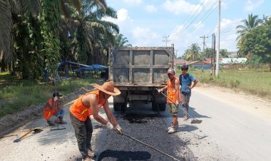 Hubungkan Inhu dengan Kuansing, UPTJJ Wilayah IV Dinas PUPR-PKPP Riau Gesa Perbaikan Jalan Cerenti-Air Molek