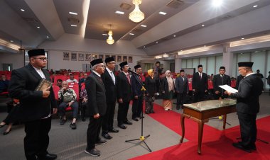 Rektor UIR Lantik Sembilan Dekan dan Direktur Proram Panscasarjana, Gelorakan Jargon “Bersama Kita Bisa”