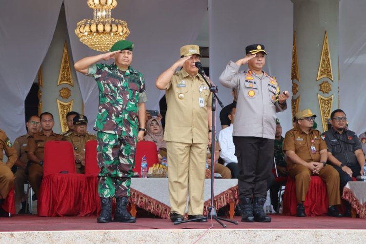 Bupati Rohul Pimpin Apel Akbar Linmas dan Pergeseran Pasukan Pengamanan TPS Pemilu