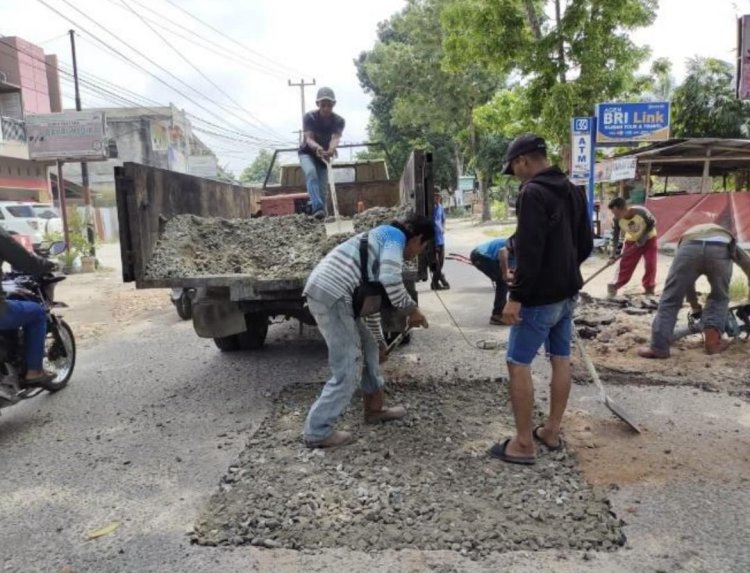 Jalan Taman Karya Pekanbaru Mulai Diperbaiki Secara Overlay, Lama Pengerjaan 120 Hari