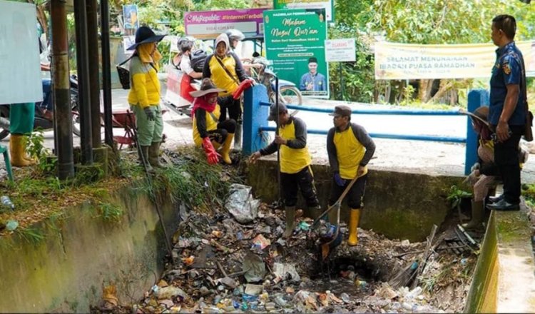 Bisa Sebabkan Banjir, Dinas PUPR Pekanbaru Larang Masyarakat Buang Sampah ke Drainase