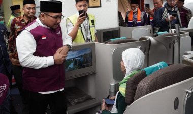 Ingatkan Fokus Beribadah, Menteri Agama Lepas Keberangkatan Kloter I Jemaah Haji Indonesia di Bandara Soekarno-Hatta