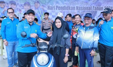 Wabup Siak Husni Lepas Jalan Sehat Hardiknas 