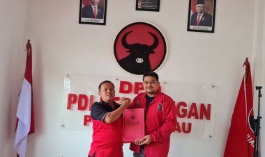 DPC PDIP Pekanbaru Serahkan Dokumen Balon Kepala Daerah ke DPD PDIP Riau