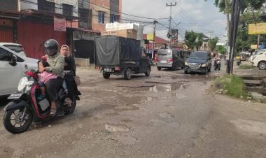 Pemprov Riau Bantu Perbaikan Enam Ruas Jalan Rusak di Pekanbaru