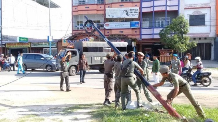 Tertibkan Kabel dan Tiang Fiber Optik Semrawut, Satpol PP Pekanbaru Koordinasi dengan OPD Teknis