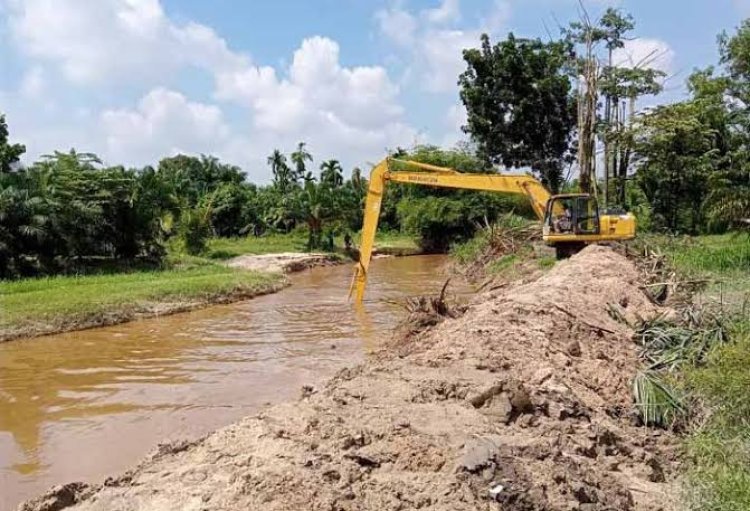 Antisipasi Banjir, Pemko Pekanbaru Keruk Sedimen Sungai Sail hingga 1,5 Meter