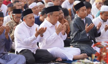 Pj Gubri Salat Idul Adha 1445 H di Halaman Kantor Gubernur Riau, Ajak Masyarakat Jaga Persatuan dan Kesatuan