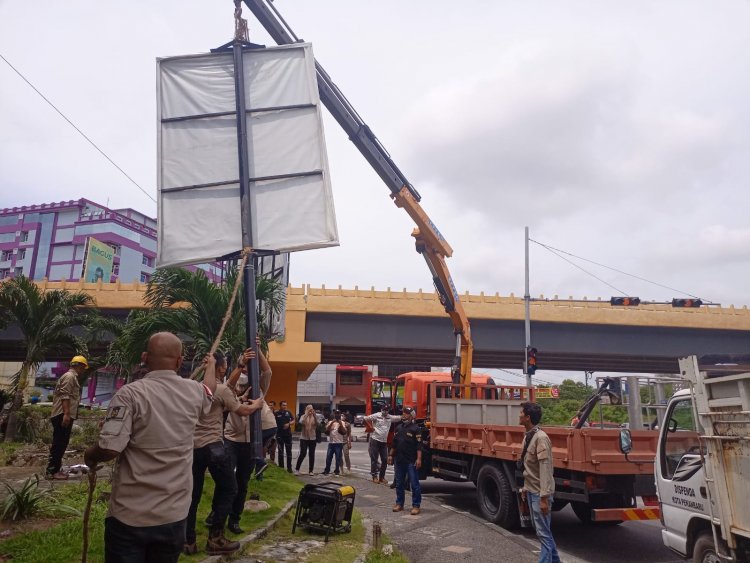 Pemko Pekanbaru Akan Gelar Pekan Penertiban Reklame, Tak Punya Izin Tiang Langsung Dipotong