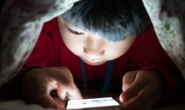 Waspada, Screen Time Berlebihan Bisa Sebabkan Mata Kering Pada Anak