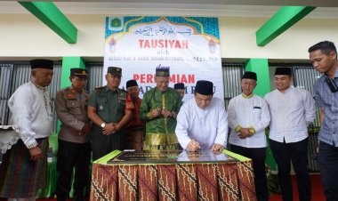 Bersama UAS, Pj Gubernur SF Hariyanto Resmikan Pesantren Ma'had Islam Riau