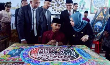 Bupati Kasmarni Minta Santri Ikhlas dan Bersyukur Masuk Pondok Demi Jadi Pemimpin Umat Dimasa Depan