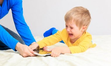Studi Temukan Anak yang Kecanduan Gadget Mudah Tantrum dan Depresi