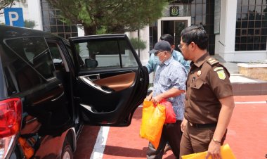 Kejari Bengkalis Serahkan DPO Kasus Penggelapan Jabatan Ketua Koperasi