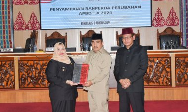 Bupati Bengkalis Kasmarni Sampaikan Ranperda APBD Perubahan 2024