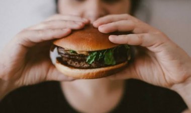 10 Alasan Kenapa Mudah Lapar, dari Kurang Tidur sampai Stres