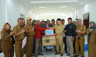 Pemkab Siak Dukung Program Ketahanan Pangan Nasiona, 75 Unit Pompa Air Diserahkan ke Poktan 