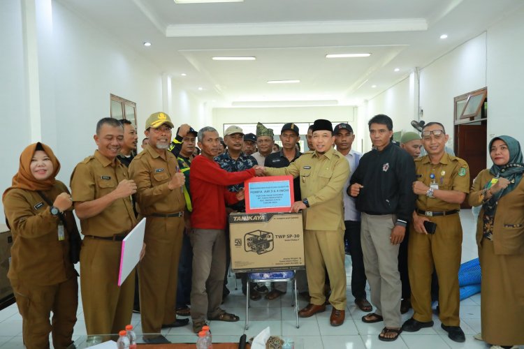 Pemkab Siak Dukung Program Ketahanan Pangan Nasiona, 75 Unit Pompa Air Diserahkan ke Poktan