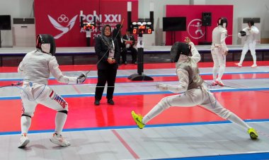 Norhayati dan Ayu Pani Dua Atlet Anggar Riau Lolos ke Semifinal Cabor Anggar PON XXI Aceh-Sumut 2024