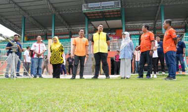Stadion Letjen H Soedirman Bojonegoro Layak Diajukan Berstandar Internasional, Menpora Tandatangani Jersey Persibo