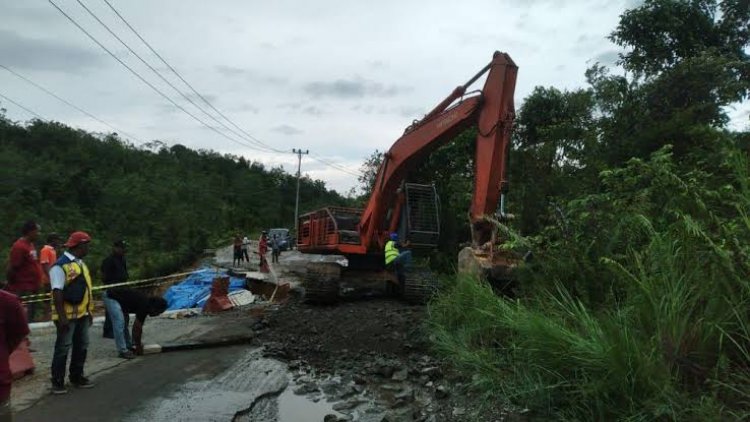 Perbaikan Jalan Longsor Riau-Sumbar Dikebut, Ditargetkan Rampung Akhir November