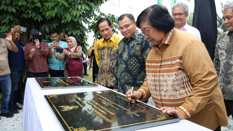 Menteri LHK Resmikan Ekoriparian UMRI dan Unilak yang Dibangun PHR