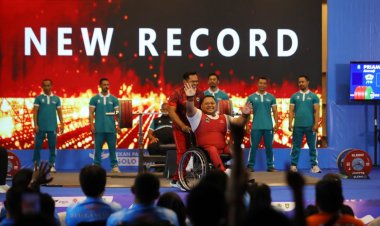 Lifter Para Angkat Berat asal Jawa Tengah Priambodo Atmaji Raih Emas dan Pecahkan Rekor di Peparnas XVII Solo 2024