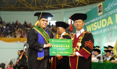 UIR Kukuhkan 2.577 Lulusan Dalam Prosesi Wisuda, Jadi Lulusan Universitas Unggul