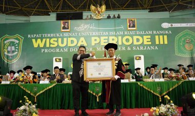 UIR Terima Sertifikat Akreditasi Unggul dari Direktur Dewan Eksekutif BAN PT