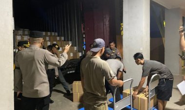 Sebagian Surat Suara Pilkada 2024 Sudah Tiba di Riau, Dilepas Ketua KPU Riau Rusidi Rusdan