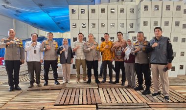 Ratusan Ribu Surat Suara Pilgubri dan Pilwako Pekanbaru Tiba di Gudang Logistik KPU