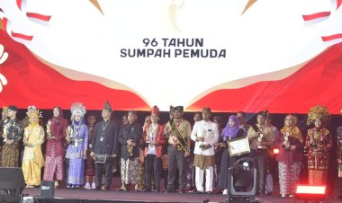 Azzahra Putri Santi dari Riau Terima Penghargaan Pemuda Berprestasi Bidang Kepemimpinan 2024 dari Kemenpora