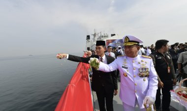 Hari Pahlawan, Deputi Bidang Pemberdayaan Pemuda Kemenpora Ikuti Upacara Tabur Bunga di Perairan Teluk Jakarta