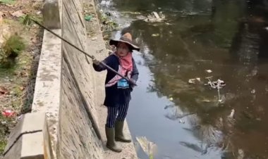 Ciptakan Lingkungan Bersih dan Sehat, Dinas PUPR Pekanbaru Bersihkan Aliran Sungai Batak