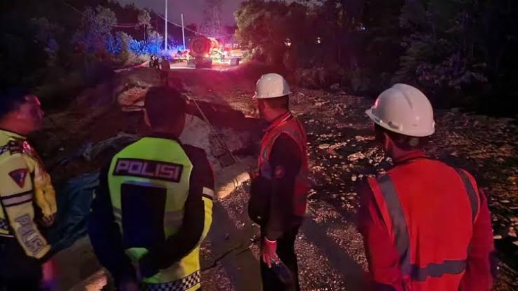 Jalan Lintas Riau-Sumbar Putus Total, Kini Hanya Bisa Lewat Jalur Fungsional