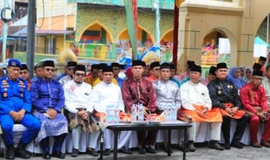 Pimpinan DPRD Pekanbaru Ginda Burnama Ikuti Pawai dan Ziarah ke Makam Marhum Pekan